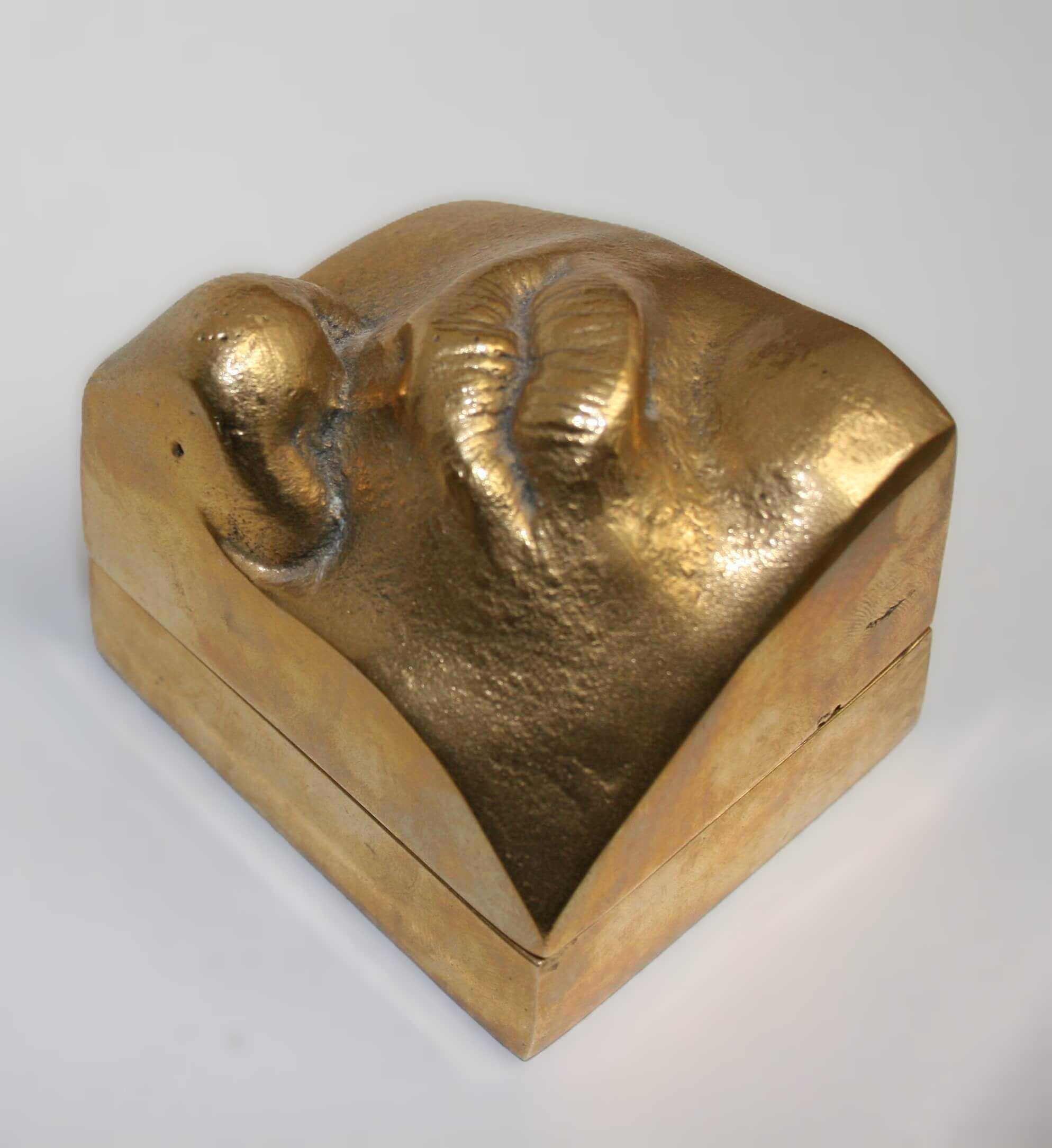 Stelios Gavalas aluminium box sculpture of a kiss.